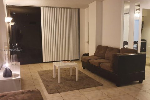 Condominio en alquiler en Sunny Isles Beach, Florida, 1 dormitorio, 71.26 m2 № 1974509 - foto 8