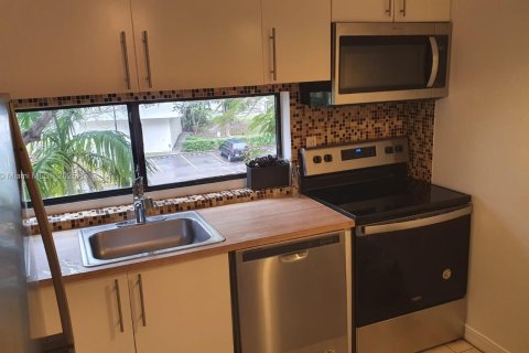 Condominio en alquiler en Sunny Isles Beach, Florida, 1 dormitorio, 71.26 m2 № 1974509 - foto 10