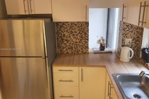 Condominio en alquiler en Sunny Isles Beach, Florida, 1 dormitorio, 71.26 m2 № 1974509 - foto 11