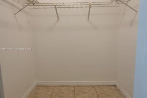 Condominio en alquiler en Sunny Isles Beach, Florida, 1 dormitorio, 71.26 m2 № 1974509 - foto 15