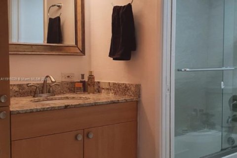 Condominio en alquiler en Sunny Isles Beach, Florida, 1 dormitorio, 71.26 m2 № 1974509 - foto 18