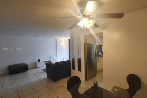 Condominio en alquiler en Sunny Isles Beach, Florida, 1 dormitorio, 71.26 m2 № 1974509 - foto 9