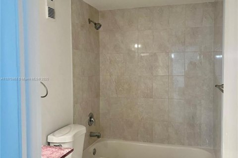 Copropriété à louer à Miami, Floride: 2 chambres, 74.69 m2 № 1981762 - photo 9