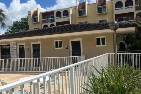 Copropriété à louer à Miami, Floride: 2 chambres, 74.69 m2 № 1981762 - photo 12