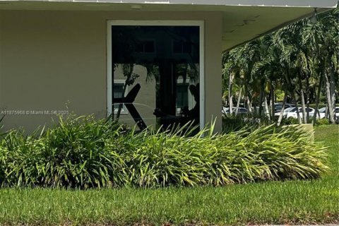 Copropriété à louer à Miami, Floride: 2 chambres, 74.69 m2 № 1981762 - photo 14