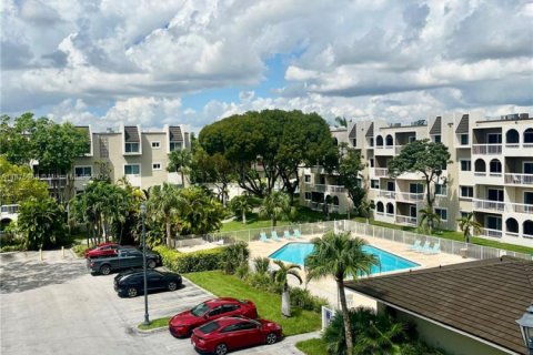 Copropriété à louer à Miami, Floride: 2 chambres, 74.69 m2 № 1981762 - photo 1