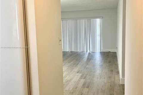 Copropriété à louer à Miami, Floride: 2 chambres, 74.69 m2 № 1981762 - photo 4