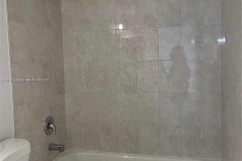 Copropriété à louer à Miami, Floride: 2 chambres, 74.69 m2 № 1981762 - photo 10