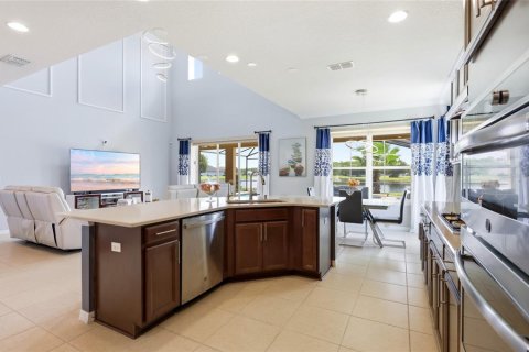 House in Orlando, Florida 4 bedrooms, 243.78 sq.m. № 2324274 - photo 18