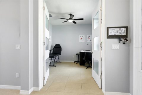 House in Orlando, Florida 4 bedrooms, 243.78 sq.m. № 2324274 - photo 11