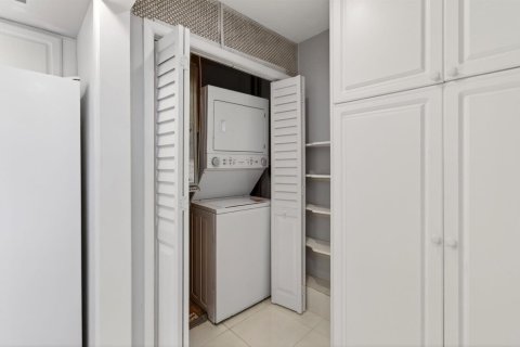 Condo in Highland Beach, Florida, 2 bedrooms  № 2421108 - photo 26