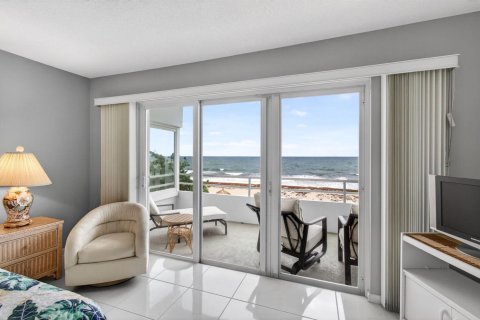 Condo in Highland Beach, Florida, 2 bedrooms  № 2421108 - photo 29