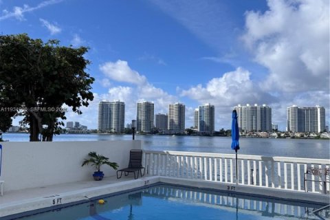 Снять в аренду кондоминиум в Санни-Айлс-Бич, Флорида 2 спальни, 97.55м2, № 1990394 - фото 8
