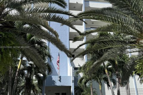 Снять в аренду кондоминиум в Санни-Айлс-Бич, Флорида 2 спальни, 97.55м2, № 1990394 - фото 9