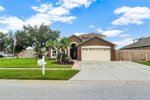 House in Brandon, Florida 5 bedrooms, 205.31 sq.m. № 2303282