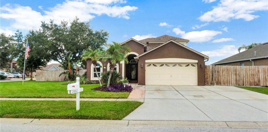 Casa en Brandon, Florida 4 dormitorios, 205.31 m2 № 2303282
