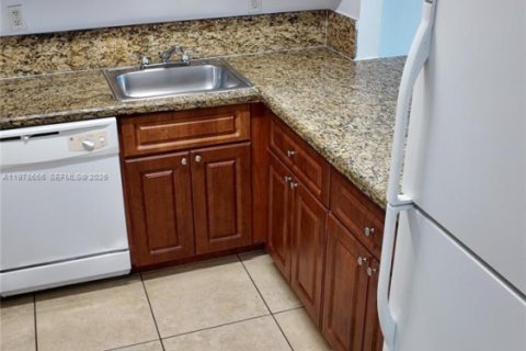 Apartment in Cutler Bay, Florida 2 bedrooms, 40372.35 sq.m. № 2044487 - photo 4