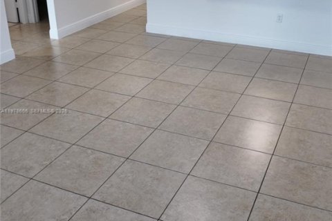 Apartment in Cutler Bay, Florida 2 bedrooms, 40372.35 sq.m. № 2044487 - photo 3