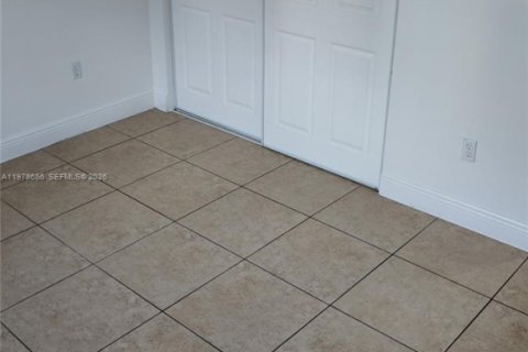 Apartment in Cutler Bay, Florida 2 bedrooms, 40372.35 sq.m. № 2044487 - photo 9