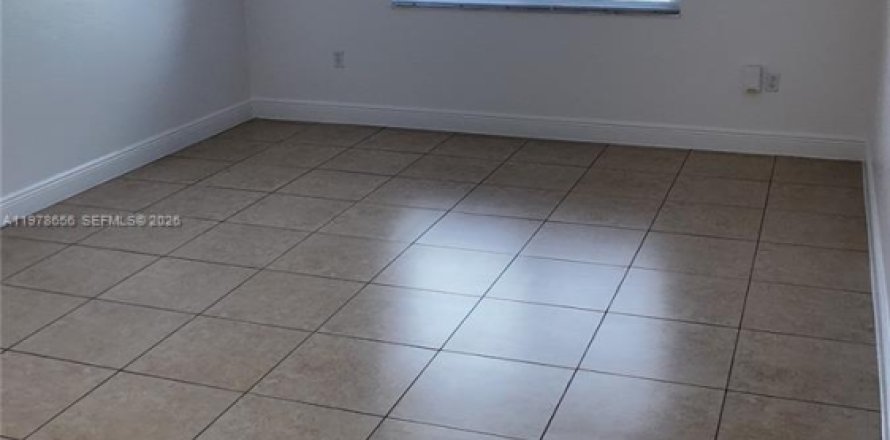 Apartment in Cutler Bay, Florida 2 bedrooms, 40372.4 sq.m. № 2044487