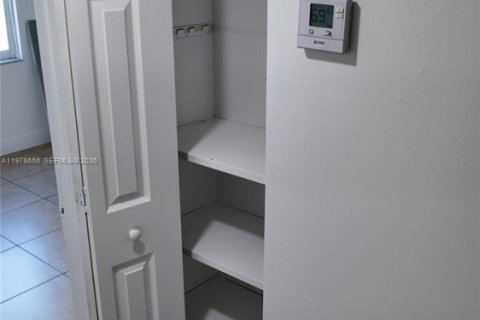 Apartment in Cutler Bay, Florida 2 bedrooms, 40372.35 sq.m. № 2044487 - photo 10