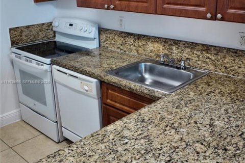 Apartment in Cutler Bay, Florida 2 bedrooms, 40372.35 sq.m. № 2044487 - photo 2