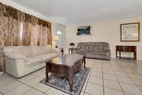 House in Margate, Florida 2 bedrooms, 105.35 sq.m. № 1697098 - photo 7