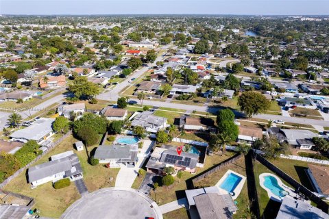 House in Margate, Florida 2 bedrooms, 105.35 sq.m. № 1697098 - photo 30