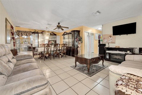 House in Margate, Florida 2 bedrooms, 105.35 sq.m. № 1697098 - photo 8