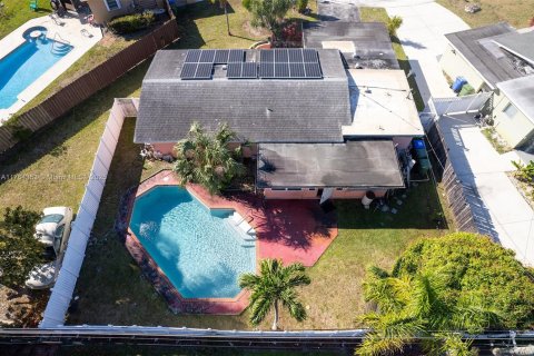 House in Margate, Florida 2 bedrooms, 105.35 sq.m. № 1697098 - photo 25