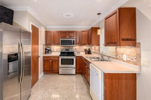 House in Brandon, Florida 3 bedrooms, 139.35 sq.m. № 2213546 - photo 8