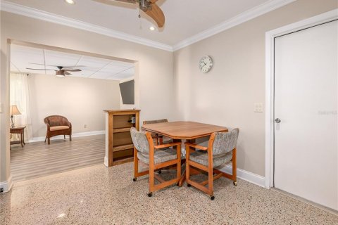 House in Brandon, Florida 3 bedrooms, 139.35 sq.m. № 2213546 - photo 7