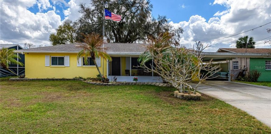House in Brandon, Florida 3 bedrooms, 139.35 sq.m. № 2213546