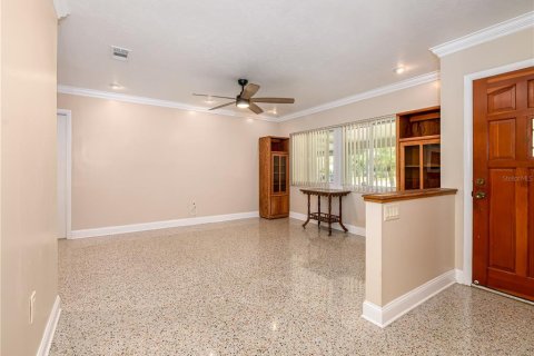 House in Brandon, Florida 3 bedrooms, 139.35 sq.m. № 2213546 - photo 4