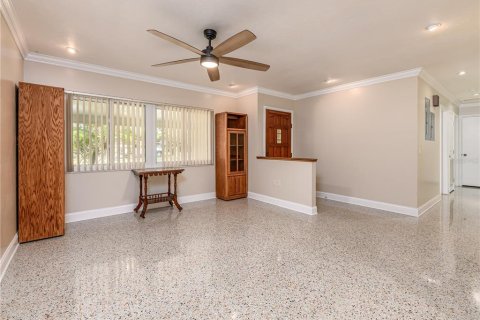 House in Brandon, Florida 3 bedrooms, 139.35 sq.m. № 2213546 - photo 3