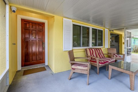 House in Brandon, Florida 3 bedrooms, 139.35 sq.m. № 2213546 - photo 2