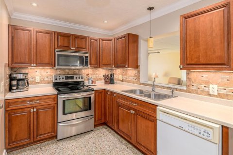 House in Brandon, Florida 3 bedrooms, 139.35 sq.m. № 2213546 - photo 9