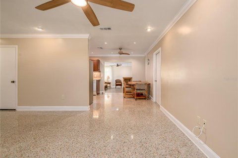 House in Brandon, Florida 3 bedrooms, 139.35 sq.m. № 2213546 - photo 6