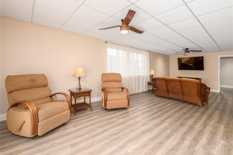 House in Brandon, Florida 3 bedrooms, 139.35 sq.m. № 2213546 - photo 13