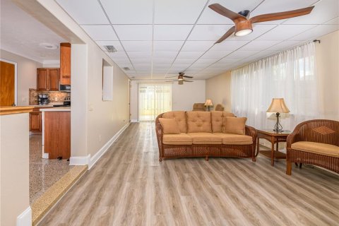 House in Brandon, Florida 3 bedrooms, 139.35 sq.m. № 2213546 - photo 15