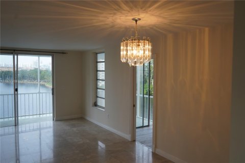 Copropriété à louer à Aventura, Floride: 2 chambres, 100.61 m2 № 1981703 - photo 11