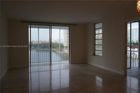 Copropriété à louer à Aventura, Floride: 2 chambres, 100.61 m2 № 1981703 - photo 14