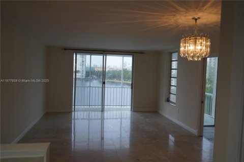 Copropriété à louer à Aventura, Floride: 2 chambres, 100.61 m2 № 1981703 - photo 13