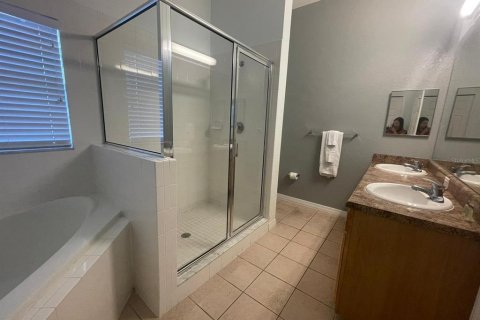 Снять в аренду кондоминиум в Киссимми, Флорида 4 комнаты, 134.24м2, № 1833526 - фото 13