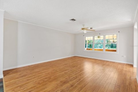 House in Wildwood, Florida 3 bedrooms, 145.67 sq.m. № 1853415 - photo 7