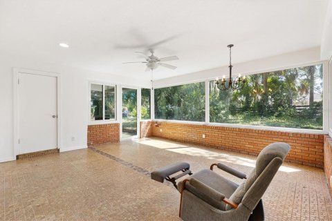 House in Wildwood, Florida 3 bedrooms, 145.67 sq.m. № 1853415 - photo 26