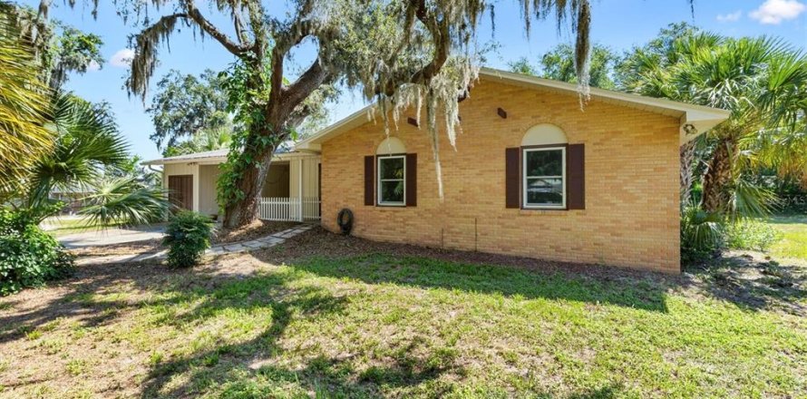 House in Wildwood, Florida 3 bedrooms, 145.67 sq.m. № 1853415