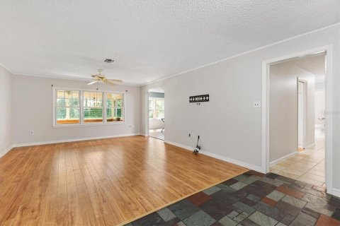 House in Wildwood, Florida 3 bedrooms, 145.67 sq.m. № 1853415 - photo 5