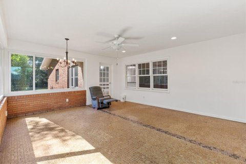 House in Wildwood, Florida 3 bedrooms, 145.67 sq.m. № 1853415 - photo 27