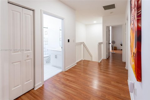 Villa ou maison à louer à Homestead, Floride: 5 chambres, 232.35 m2 № 2052541 - photo 6